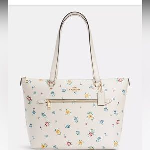 New Coach Gallery Tote in Wild Meadow Print (new without tags)